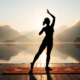 Frau macht Yoga bei Sonnenaufgang – ganzheitliche Balance mit Jentschura